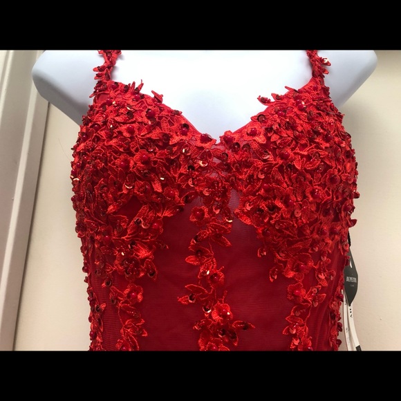 Mermaid evening red dress. Beads & appliqués. Vestido de fiesta de noche. - Picture 3 of 11